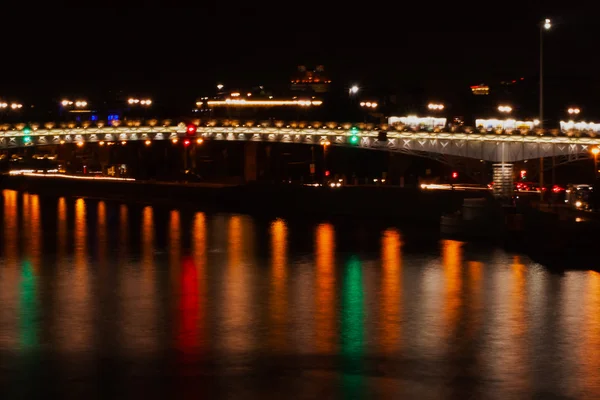 Патриарший мост через Москву ночью — стоковое фото