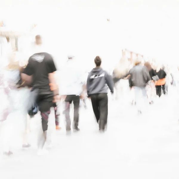 Abstract defocused motion blurred people walking in city street. Urban modern background. — Stock Photo, Image