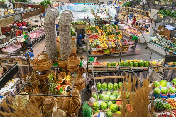 Farmářský trh, Top View. Otevřené police, vitríny, pult s ovocem, zeleninou, masem, rybami. Podzimní sklizeň Stock Obrázky