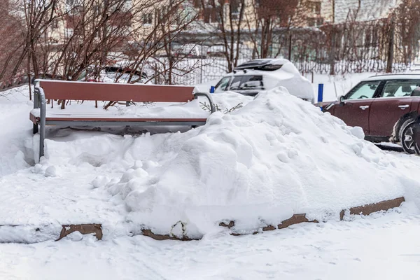 Bench Snowdrifts Courtyard Town House Winter Weather Concept — Stock Photo, Image