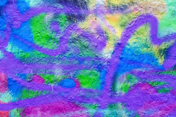 Скрипка з кольорової фарби. Яскравий кольоровий візерунок даху на поверхні стіни — стокове фото
