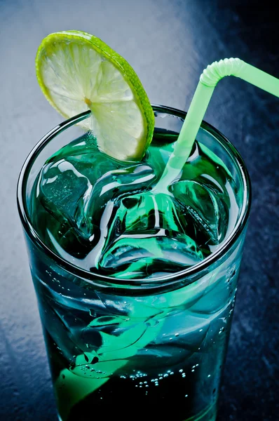 A cold refreshing summer cocktail with ice — Stock Photo, Image