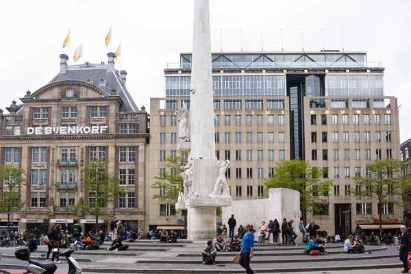 Turistas em Dam Square, Amsterdã — Fotografia de Stock