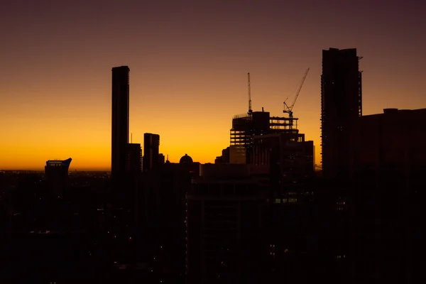 O horizonte de Brisbane ao nascer do sol — Fotografia de Stock