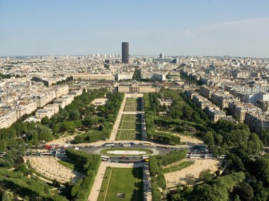 Paris'te Champ de Mars, bahar bakış.