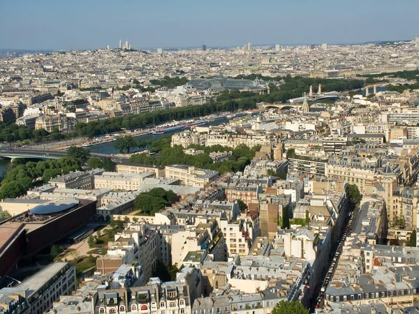 Frühlingsblick vom Eiffelturm — Stockfoto