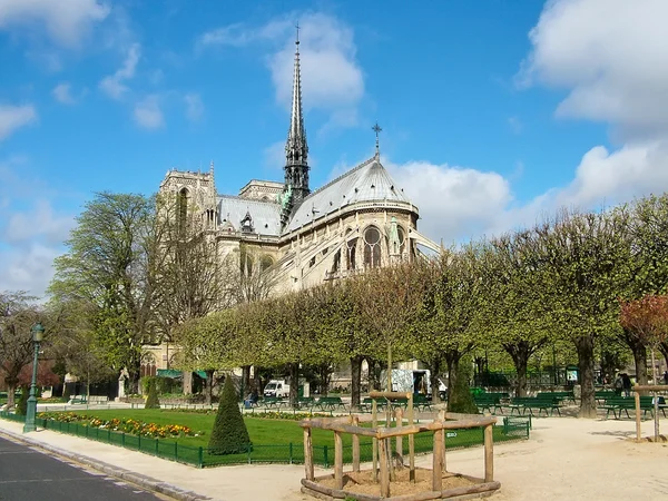 Skwer przed Notre Dame de Paris — Zdjęcie stockowe