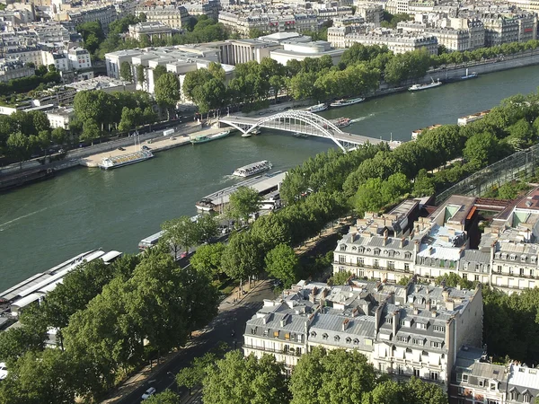 Blick vom Eiffelturm auf die Seine — Stockfoto