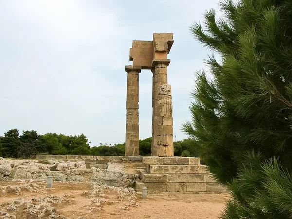 Τα ερείπια του αρχαίου ναού του Απόλλωνα στο πάρκο Monte — Φωτογραφία Αρχείου