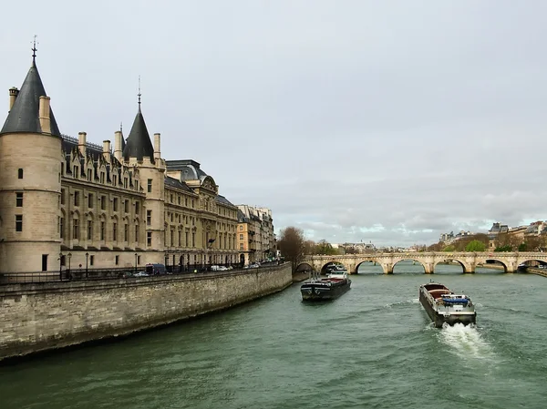 Conciergerie am Seine-Ufer — Stockfoto
