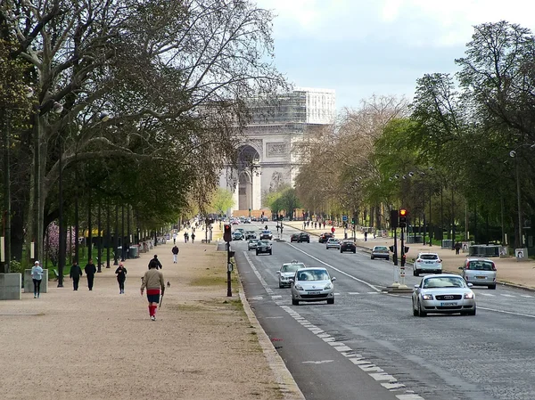 Paris, França - Avenida Foch, ao fundo do Arco do Triunfo — Fotografia de Stock