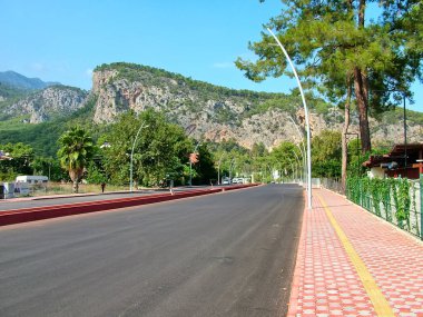Beldibi, Türkiye - 7 Ekim 2016 - Atatürk Bulvarı, Antalya ilinin Beldibi köyünden geçiyor.