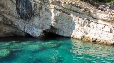 Kemer, Türkiye - 14 Ekim 2012 - Akdeniz Koyu güneşli bir günde