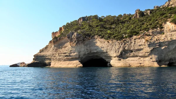 Szikla Grotto Földközi Tenger Partján Kemer Város Közelében Törökországban — Stock Fotó