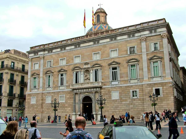 Barcelona, İspanya - 1 Ekim 2015 - Palau de La Generalitat Sarayı (Palau de La Generalitat) - Plaza Sant Jaume 'deki Katalonya Hükümeti (Placa de Sant Jaume))