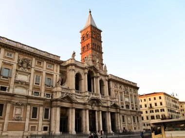 Roma, İtalya - 23 Şubat 2012 - Batan güneşin ışığında Santa Maria Maggiore Kilisesi