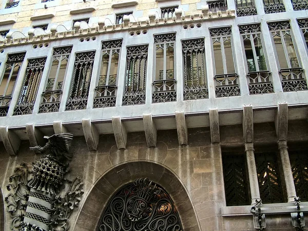 Barcelona España Septiembre 2015 Parte Fachada Del Palacio Güell Calle —  Fotos de Stock