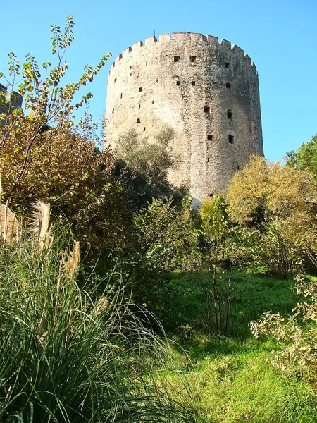 Toren Vesting Rumeli Hisari Istanbul Aan Oever Van Bosporus Straat — Stockfoto