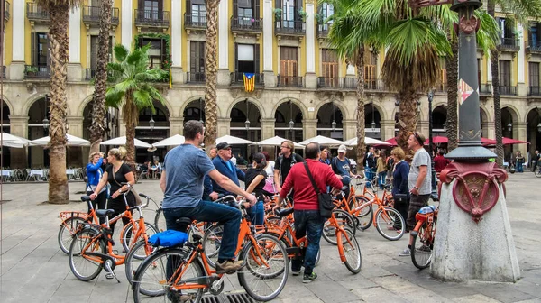 スペイン バルセロナ2015年10月1日 ロイヤル スクエア プラザ レアル プラサ レアル のサイクリスト — ストック写真