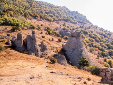 Kırım 'daki Demerdzhi dağlarındaki gizemli, tuhaf kayalar.