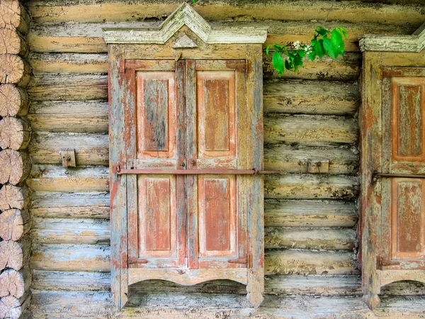 Фасад Старого Русского Бревенчатого Дома Окна Закрыты — стоковое фото