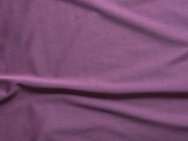 Mor kumaşın yüzeyinde gölgeler var. Doku. Arkaplan