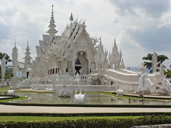 Beautiful art of white temple in Thailand — Stock Photo, Image