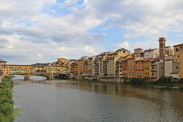 Oude gebouwen aan de rivier Arno in Florence, Toscane, Italië Stockfoto