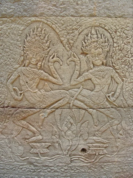 Os baixos-relevos nas paredes em Angkor Wat, Camboja . — Fotografia de Stock