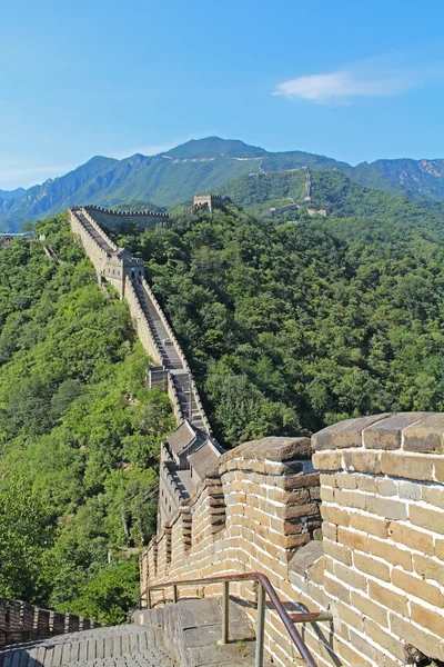 Wielki Mur Chiński w lecie. — Zdjęcie stockowe