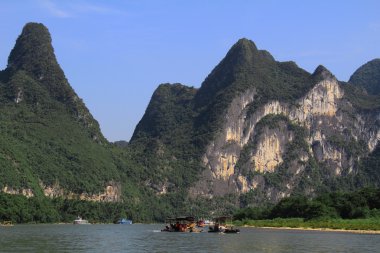 Ünlü karstik dağlar Yangshuo, Çin'Li Nehri
