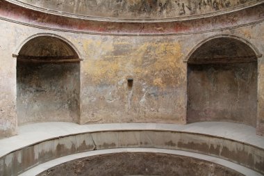 Pompei'nin Vesuvius tarafından tahrip binalar içinde iç.