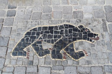 Mozaik kaldırımda: ayı. Stein Am Rhein. İsviçre.