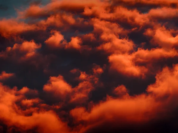 gün batımı turuncu bulutlar