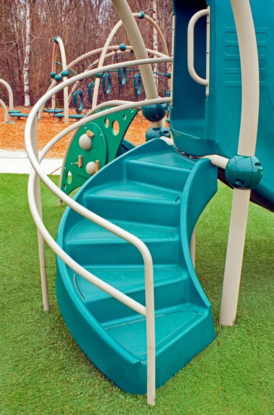 Oyun alanı ekipmanı merdivende