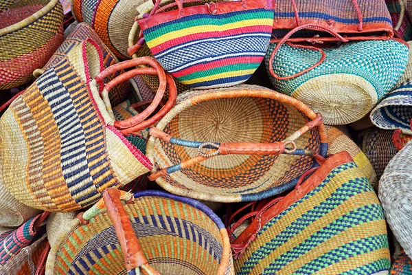 Çok renkli hasır Çantalar büyük yığın