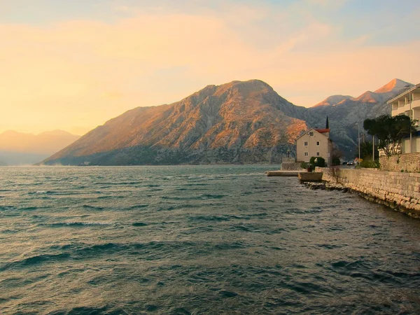 Günbatımı Karadağ