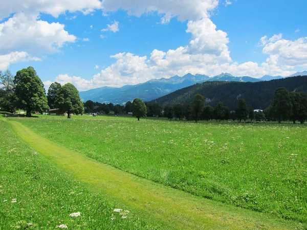 Strada nel villaggio austriaco — Foto Stock