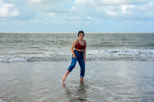 Young Girl Jeans Short Top Barefoot Sandy Beach Front Sea — Zdjęcie stockowe