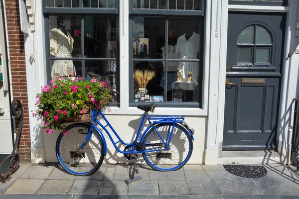 Typical Holland Blue Bicycle Flower Basket Stands Front Fashion Shop — Stock Photo, Image