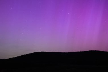Kuzey ışıkları ve yıldızlar gece gökyüzünde, Almanya hakkında