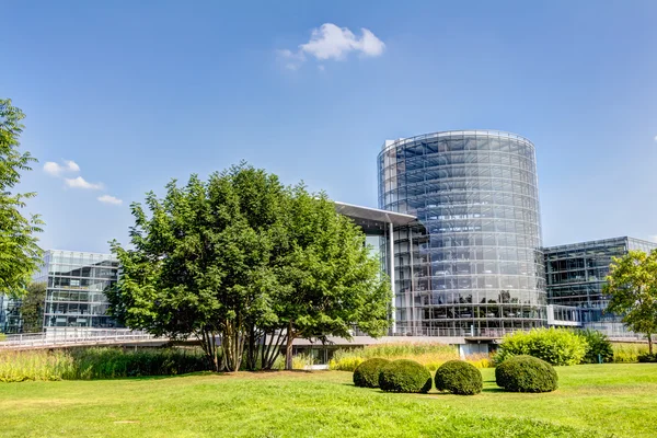 Transparente fabrik in dresden — Stockfoto