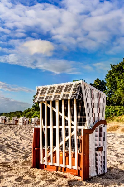 Sedia da spiaggia al mattino — Foto Stock