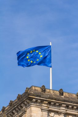Bina Berlin Reichstag bayrakları 
