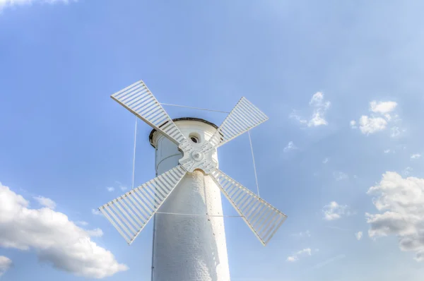 Moinho de vento farol em Swinoujscie — Fotografia de Stock