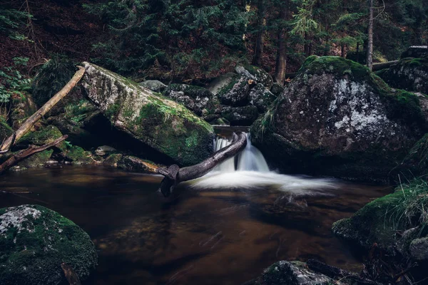 Cascada Río Jedlova Medio Del Desierto Checo Las Montañas Jizera —  Fotos de Stock