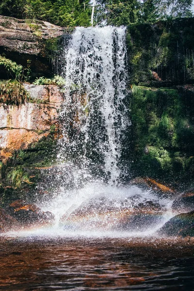 Wodospad Pekelny Nad Rzeką Jedlovą Pięknych Lasach Gór Izerskich Czeskim — Zdjęcie stockowe