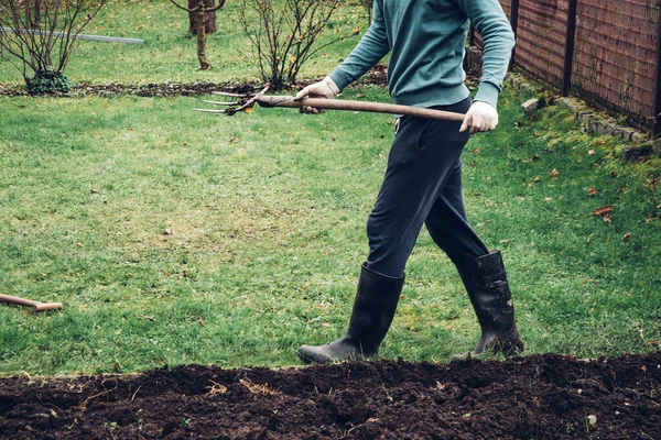 Young Gardener Old Tracksuit Doing Dirty Work Farmer Uses Wooden — Stock Photo, Image