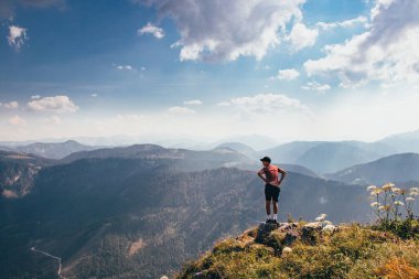 Pushing his ass on the edge of a rock in Lower Austria on the side of Mount Otscher. Fun positions in sportswear. Shows in front of the lens. 20-24 year old, dark-skinned young man sticks out his ass.