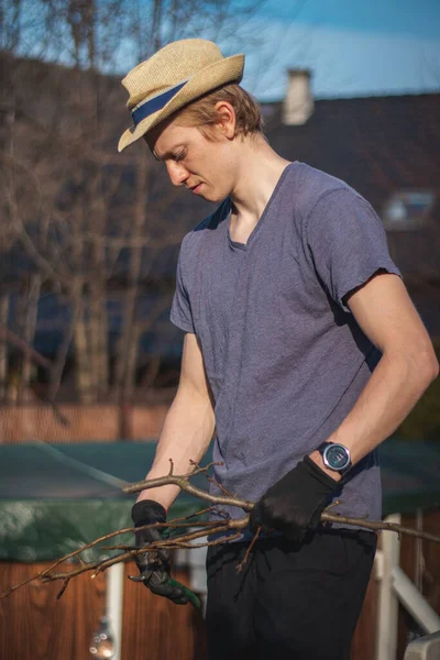 Hardworking Man Work Clothes Uses Loppers Split Wood Smaller Sticks — Stock Photo, Image